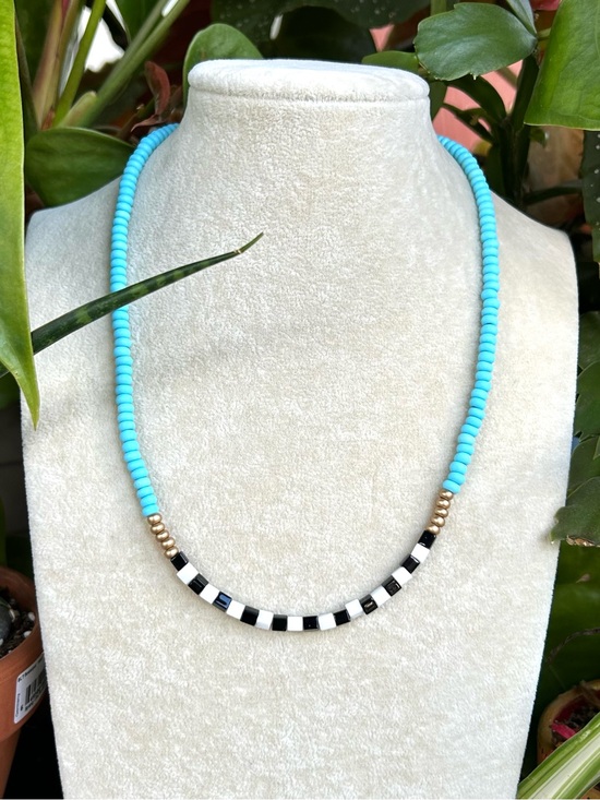Handmade Jewelry - Blue beaded necklace
